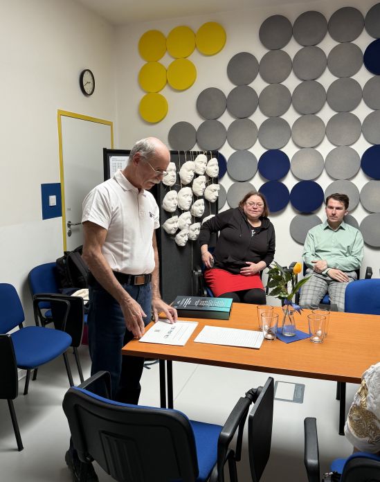 Josef Konečný představuje hmatový atlas