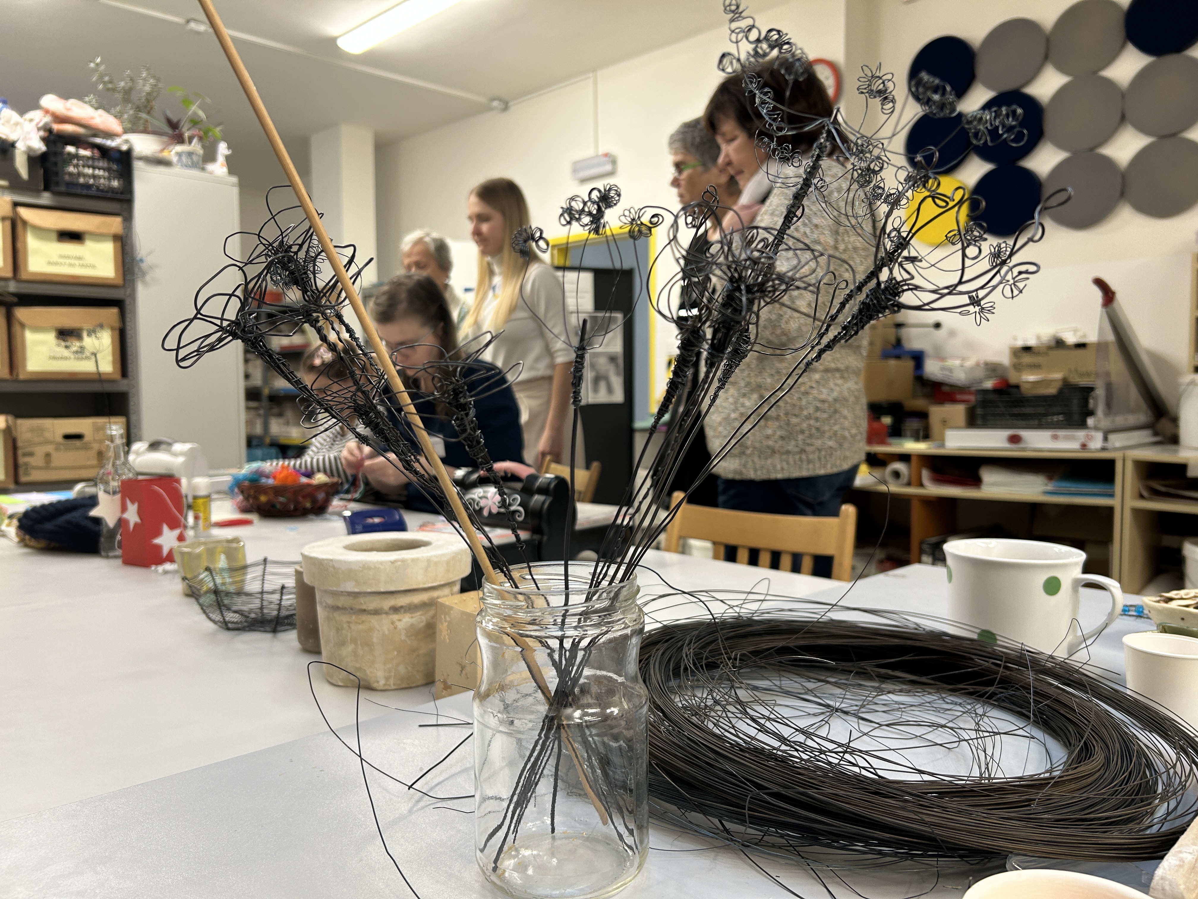 Nácvik rukodělných činností poslepu v dílně HapAteliér