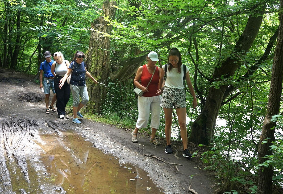 vedení klienta kolem velké kaluže